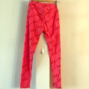 LuLaRoe OS Valentine’s Day leggings